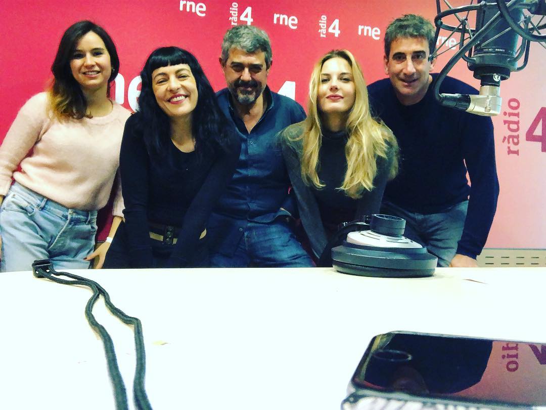 Roser Amills amb Overseas Irene al programa Son 4 Dies, dirigit per Goyo Prados, a Ràdio 4 RNE.