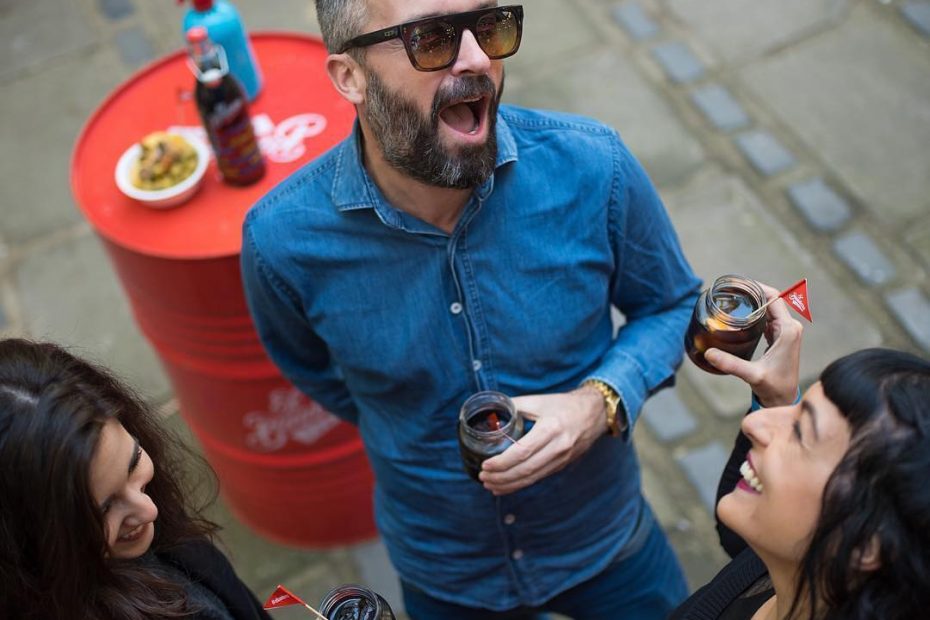 Roser Amills Con Carlos Almagro En El Bandarra Vermut All Those Y La Porca