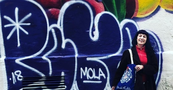 Roser Amills, con la bolsa de Dignidart y la falda de Otto Van Rusk BCN