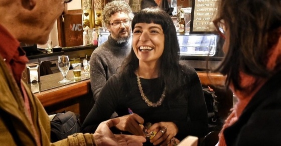 Gracias por todo el amor que me regalasteis ayer, por los abrazos, risas, por leer mis libros y lo especial que fue celebrar juntos mi cumpleaños! Os amo! 2 roser amills dedicatoria firma novela asja lacis