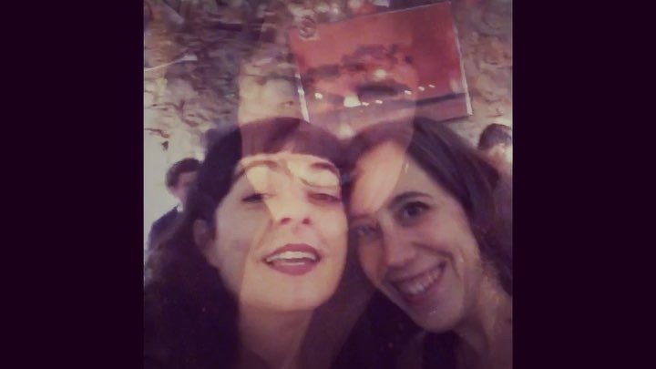 Roser Amills desitja un feliç any nou amb Anna Bertran, Carles Almagro, Ivette Serral, Cristina Adilla i Sílvia Marsó, a La Desayunería Barcelona.