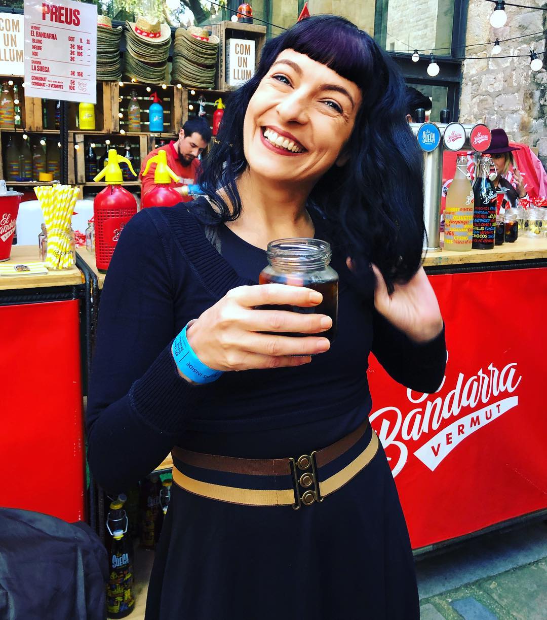 Roser Amills disfruta de bienestar y café en Right Side Coffee, en All Those