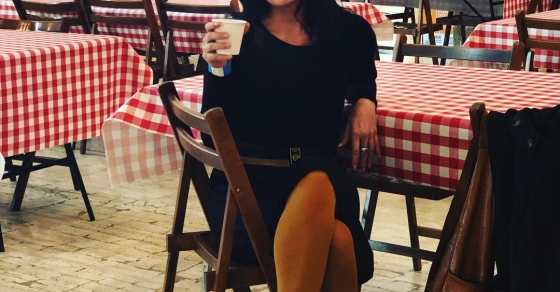 Roser Amills disfruta de bienestar y cafe en Right Side Coffee, en All Those