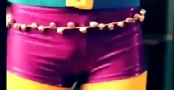 Roser Amills, shorts con cascabeles