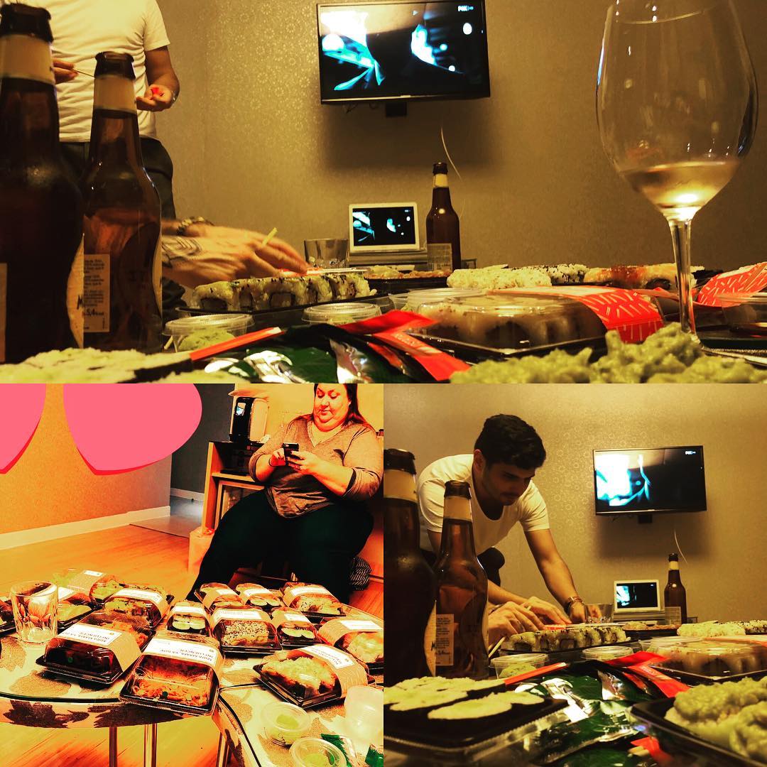 Roser Amills: vemos juntitos la cuarta temporada de Vis a vis en Fox con Itziar Castro nominada a los Goya y una cenita #instamaki 1 #holaquehase ?? Nosotros vemos juntitos la cuarta temporada de #visavisenfox #viavis4 @visavisoficial en @foxtves con @ItziarCastro #goyamola y una cenita #instamaki @instamaki_ #itziarandfriends en @axelhotels room 701