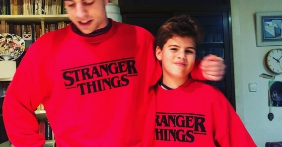 Roser Amills y sus dos hijos