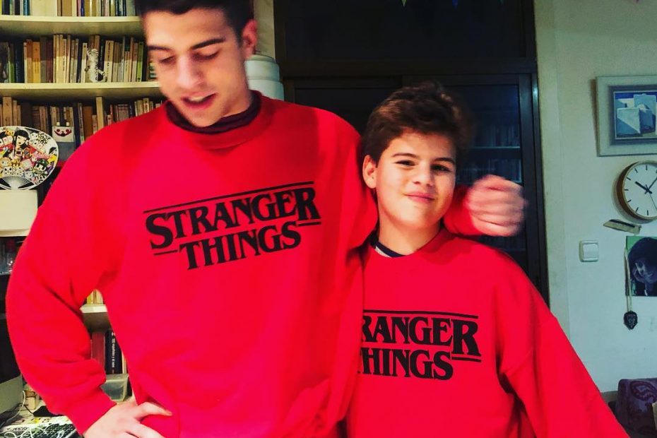 Roser Amills y sus dos hijos