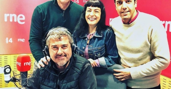 Bon dia. Avui toca ràdio. A les 10 h, Roser Amills serà a Ràdio 4 RNE, al programa Son 4 Dies, amb Goyo Prados, parlant de temes d’interès.