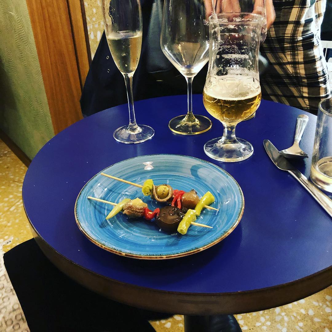 El Petit Montjuïc mima a Roser Amills, con la atención de Yolanda Co