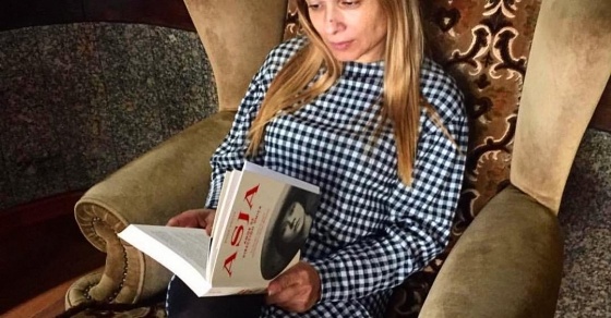 Es un honor para Roser Amills saber que Julia Ures, de Ponteceso, ha pasado este fin de semana con Asja Lacis y Walter Benjamin.