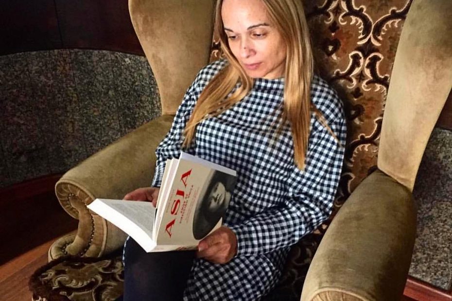 Es un honor para Roser Amills saber que Julia Ures, de Ponteceso, ha pasado este fin de semana con Asja Lacis y Walter Benjamin.