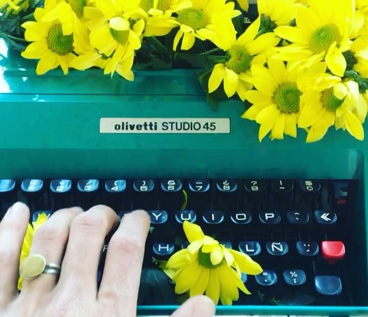 Florivetti De Jose Luis Canadas Maquina De Escribir Verde