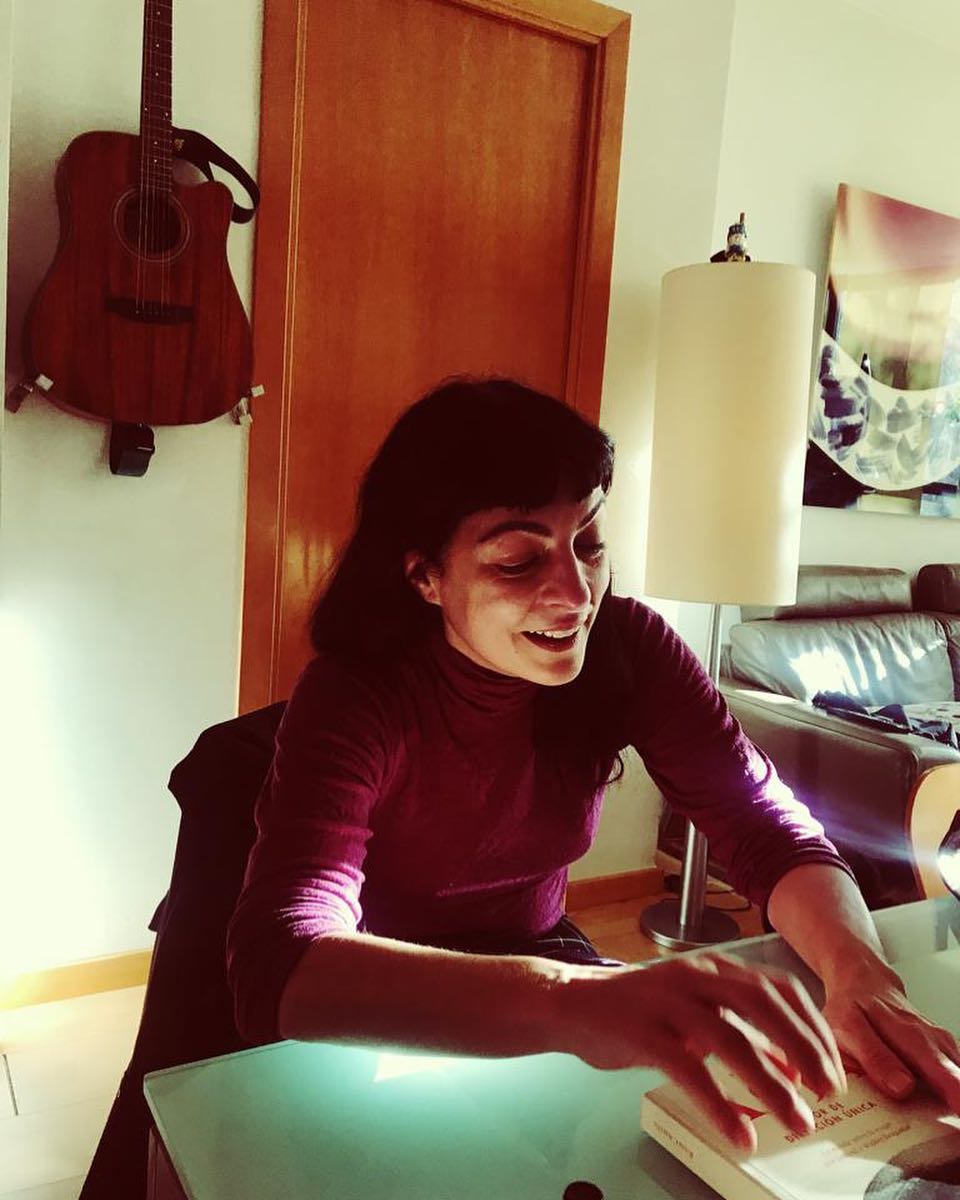 Roser Amills agradece una tarde especial junto a Laia Marsal Ferret 1 Hoy ha sido una gran tarde, y @laia_marsal_ferret ha inmortalizado en fotos preciosas lo bien que se está en su casa y en su compañía!! #buenasnoches #bonanit #goodnight #night #nighttime #barcelona #sleep #sleeptime #sleepy #sleepyhead #tired #goodday #instagood #instagoodnight #photooftheday #nightynight #lightsout #bed #bedtime