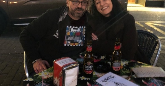 Roser Amills en reunión creativa con Rojo Dsign - Roser Amills, escritora mallorquina