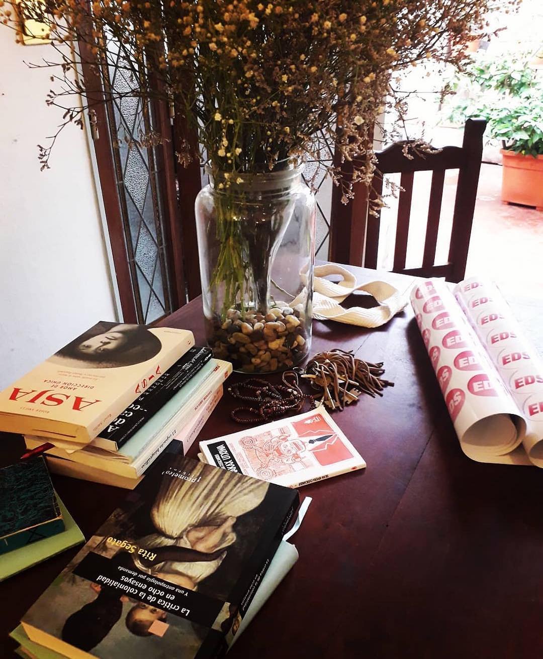 Roser Amills agradece a Estudiante de Sociología la inclusión de su novela sobre Asja Lacis y Walter Benjamin junto a autoras y editoriales de referencia