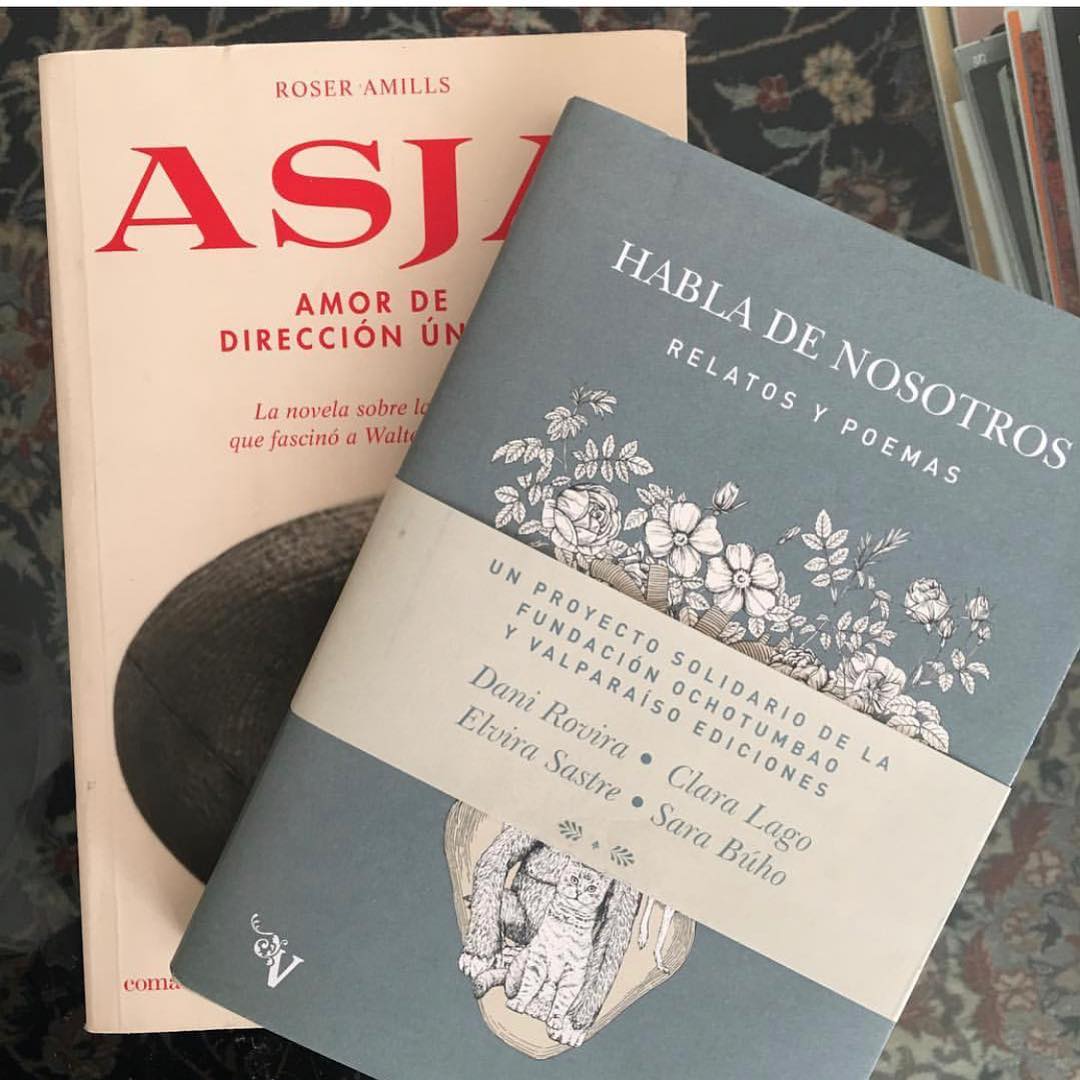 Roser Amills agradece a los Reyes Magos el regalo de su novela sobre Asja Lacis y Walter Benjamin, un gesto que valora como un homenaje a su memoria y a su propio recorrido. Fotografía de Sonia and Co.