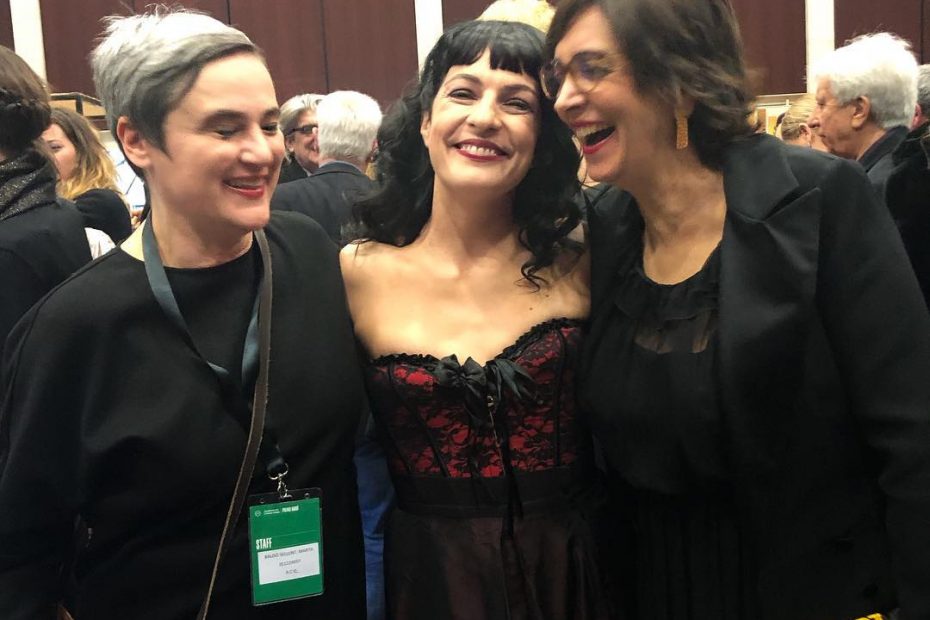 Roser Amills als Premis Gaudi amb Baldo i Carol Adam