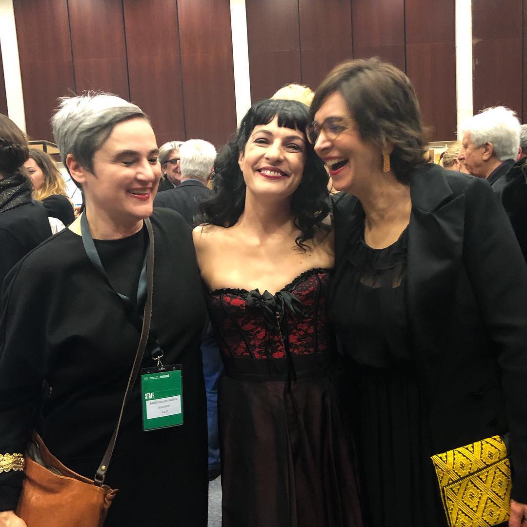 Roser Amills als Premis Gaudí amb Baldó i Carol Adam