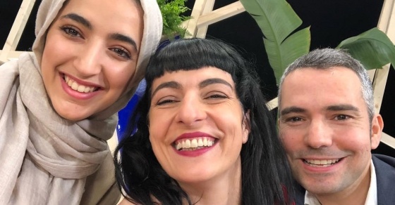 Roser Amills en TV3 con Khaoula y Jordi Arrufi