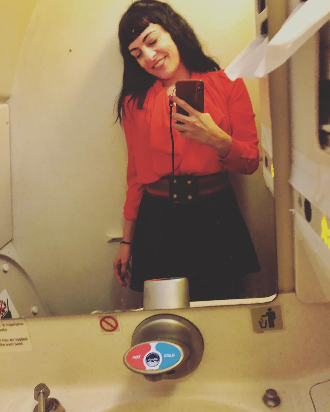 Los lavabos de los aviones son especiales :)) ✈- ¿Sabíais que sí se pueden abrir sus puertas desde fuera?