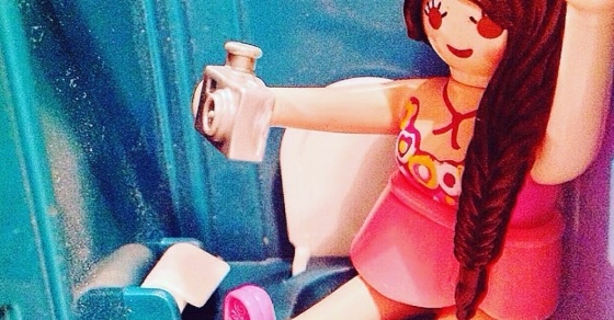 Roser Amills Imitada En Muneco Lego Por Alex More Productions Con El Titulo Dusty Toilet Will Never Stand In The Way Of A Good Selfie Presentada En El Off Gaudi