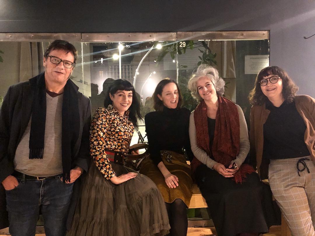 Roser Amills inicia la semana con Anagrama. La excelente convocatoria reunió a El Club Editor, Marina Espasa y Juan Pablo Caja