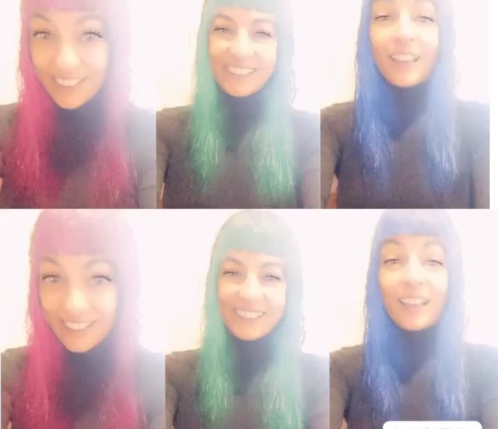 Roser Amills pelo teñido de colores