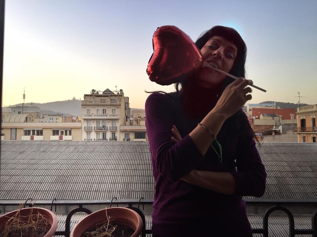 Atenció. IB3 emet un programa especial de Sant Valentí. És dijous i Roser Amills participa al programa Cinc Dies, a partir de les 18 h, a IB3 Televisió. També es pot veure en directe a ib3.org