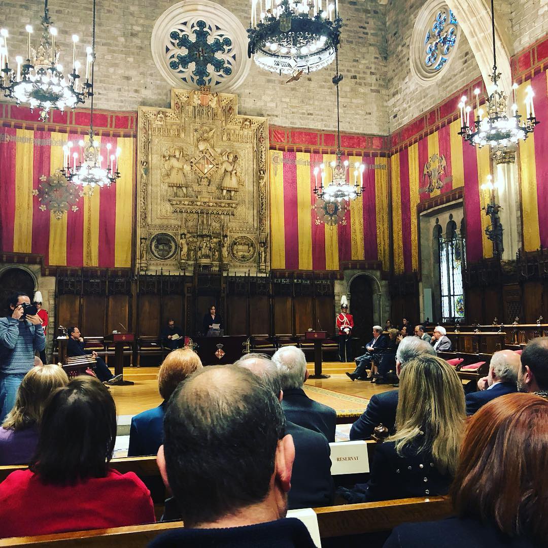 Jorge Herralde @AnagramaEditor recibe ahora de Ada Colau la Medalla d’Or de Barcelona