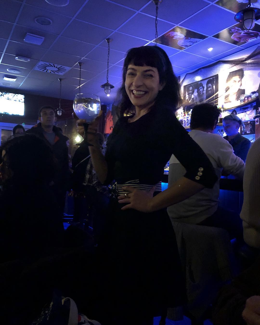 Me han regalado un vestido precioso, mirad!