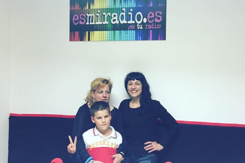Roser Amills con su hijo juan en la radio, entrevista de Angelike Pfitzer