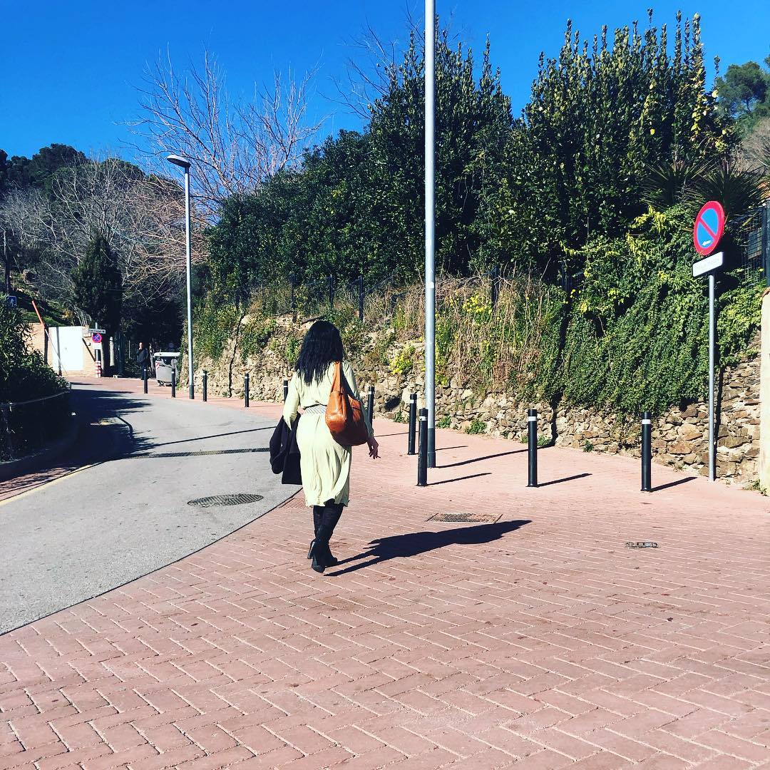 Roser Amills De Paseo