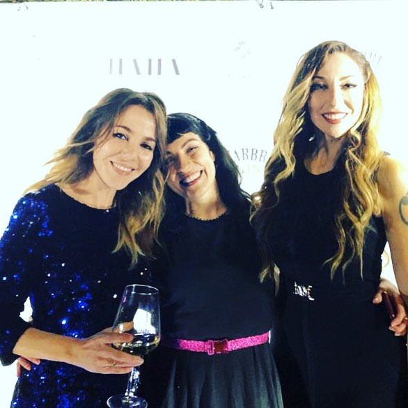 Roser Amills en la inauguracion del restaurante Haha Barcelona con Ruth Jiménez, Rebeca Brown y la fundadora del proyecto, que desde hoy también lo es para quienes lo visitan. Vestido de Otto Van Rusk BCN y cinturón de Santa Eulalia 1843.