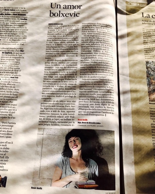 Roser Amills reseñada en Cultura’s de La Vanguardia por Asja Lacis, en relación con Walter Benjamin, publicado por Comanegra