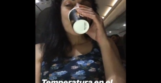Calor tropical Roser Amills en el avion