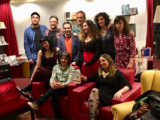 Llibrería Nollegiu, hablamos y celebramos la presentación de Barcelona–Buenos Aires, con Trampa Ediciones y los autores y participantes: Roser Amills, Diego Gandara, Graziella More, Jebluss, Tatiana Goransky, Víctor Nieto y Matías Néspolo