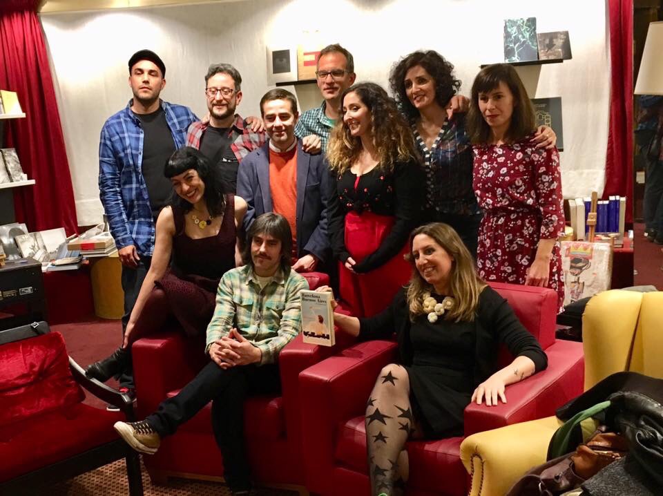 Llibrería Nollegiu, hablamos y celebramos la presentación de Barcelona–Buenos Aires, con Trampa Ediciones y los autores y participantes: Roser Amills, Diego Gandara, Graziella More, Jebluss, Tatiana Goransky, Víctor Nieto y Matías Néspolo