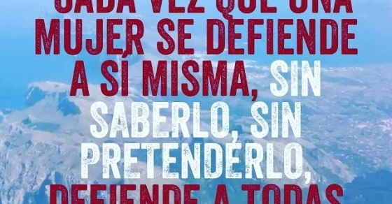 Maya Angelou: "cada vez que una mujer se defiende a si misma, sin saberlo, sin pretenderlo, defiende a todas las mujeres"