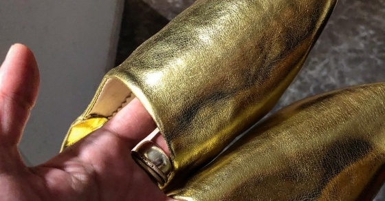 Regalito dorado para caminar por casa como una diosa. Gracias a mi hijo mayor, Marcel