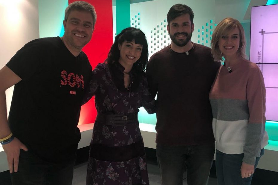 Roser Amills con Joan Pons, de Super Kickers, un videojuego mallorquin. Roser Amills, en IB3