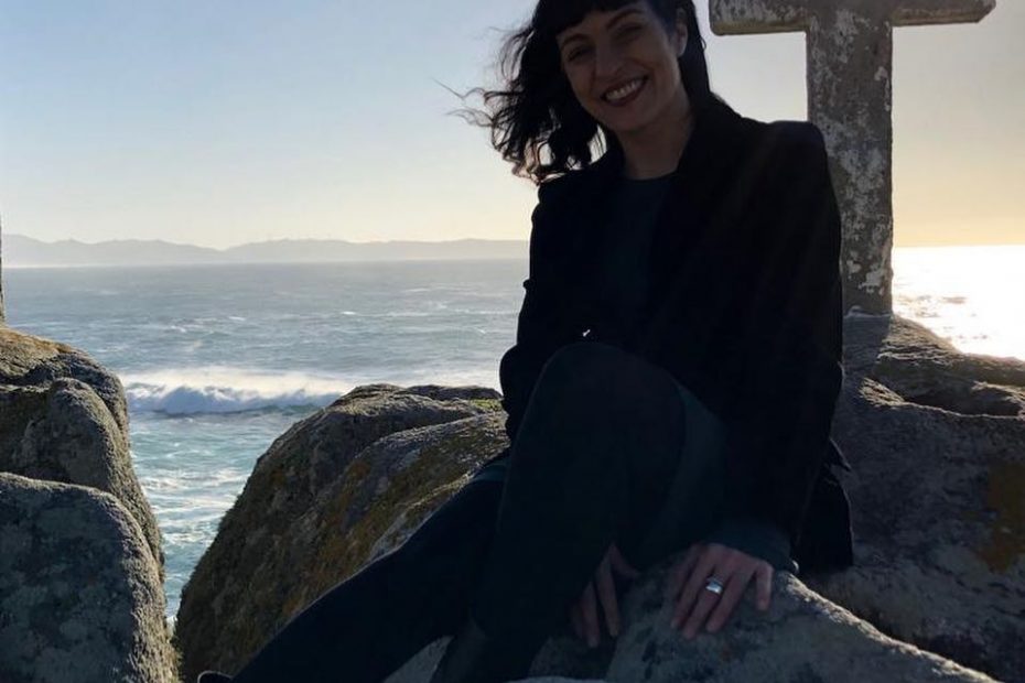 Roser Amills presenta en Ponteceso su novela sobre la dramaturga letona Asja Lacis