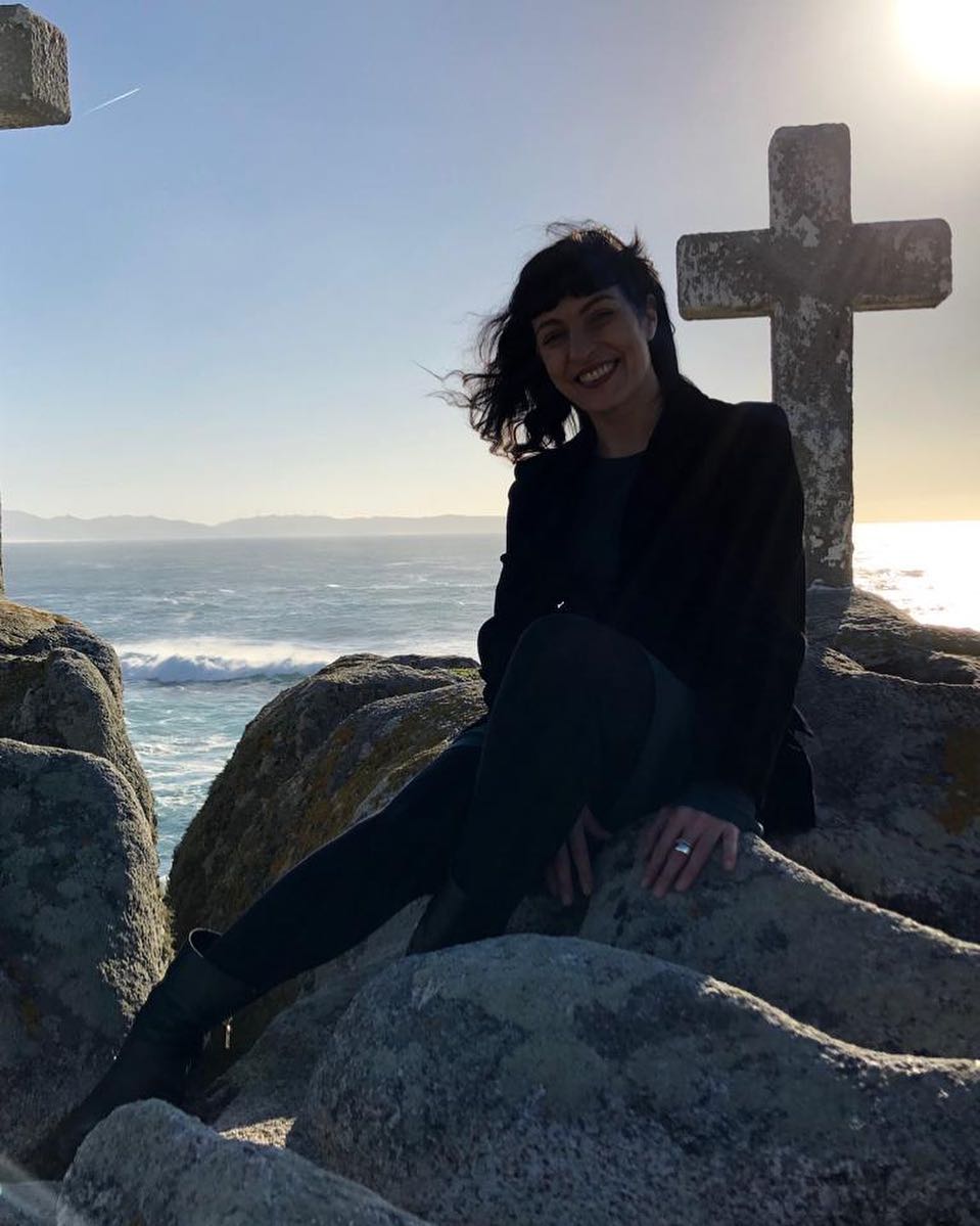 Roser Amills presenta en Ponteceso su novela sobre la dramaturga letona Asja Lacis