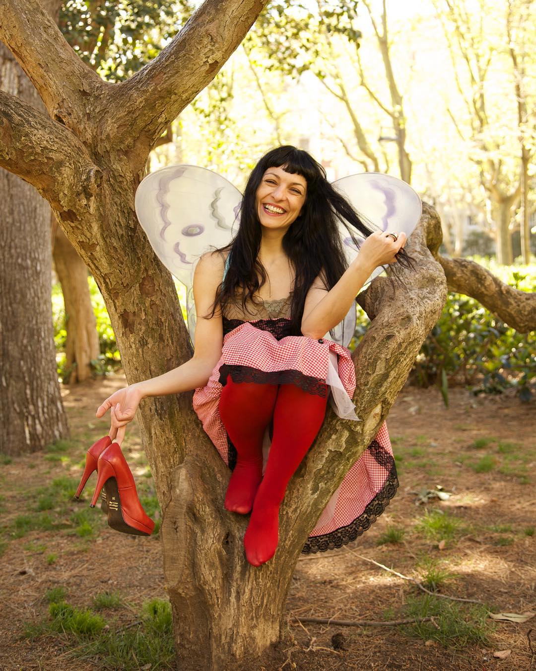 Si la piedra dice que caerá al suelo si la arrojas al aire, créelo. Si el agua dice que te mojarás si te sumerges, créelo. Si tu amiga te escribe que volverá, no le creas: no es una ley de la naturaleza
#BertoldBrecht
. 1 Si la piedra dice que caerá al suelo si la arrojas al aire, créelo. Si el agua dice que te mojarás si te sumerges, créelo. Si tu amiga te escribe que volverá, no le creas: no es una ley de la naturaleza
#BertoldBrecht
.