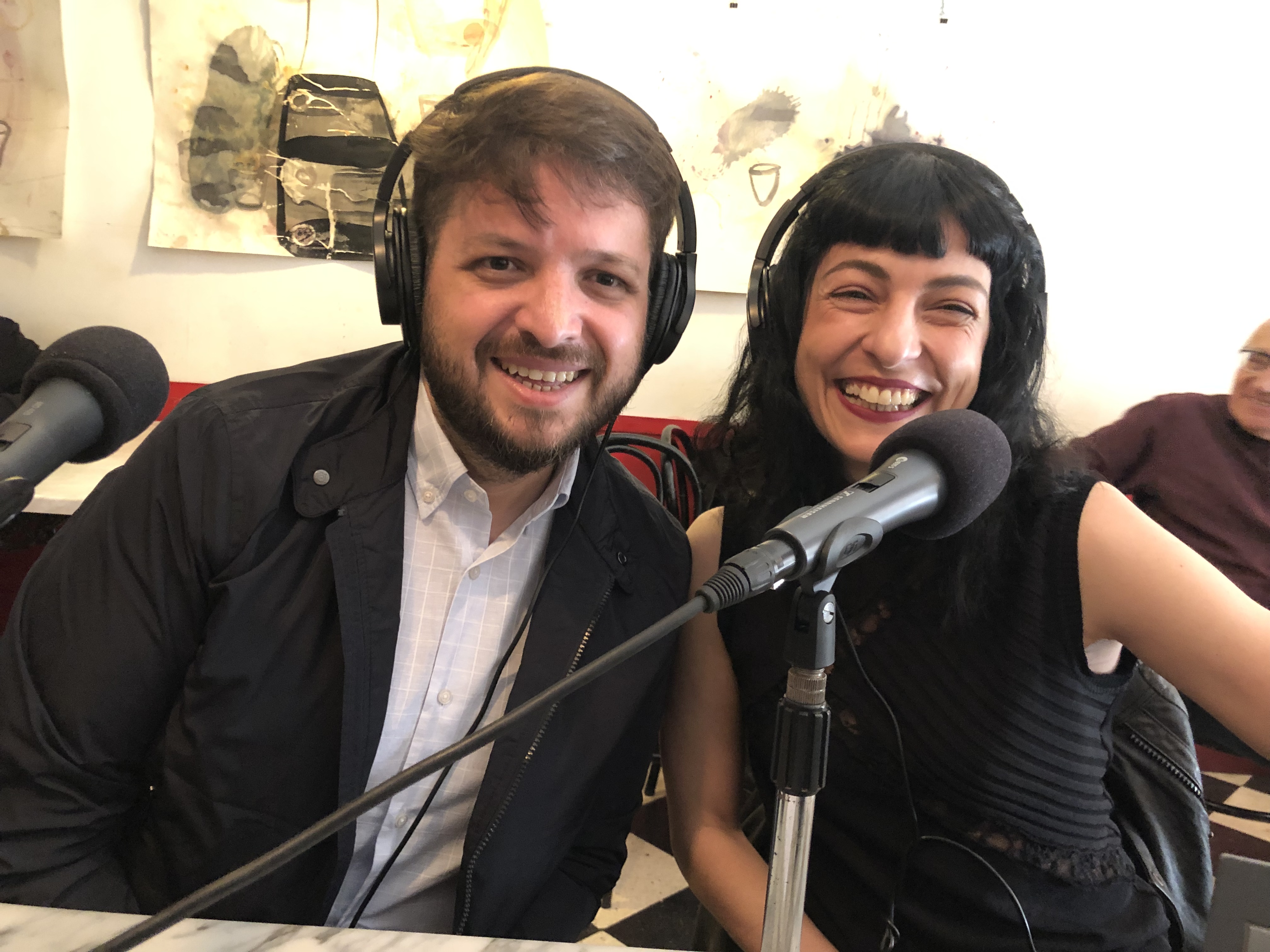 Roser Amills i Adria Bas entrevista titoieta radio a barcelona