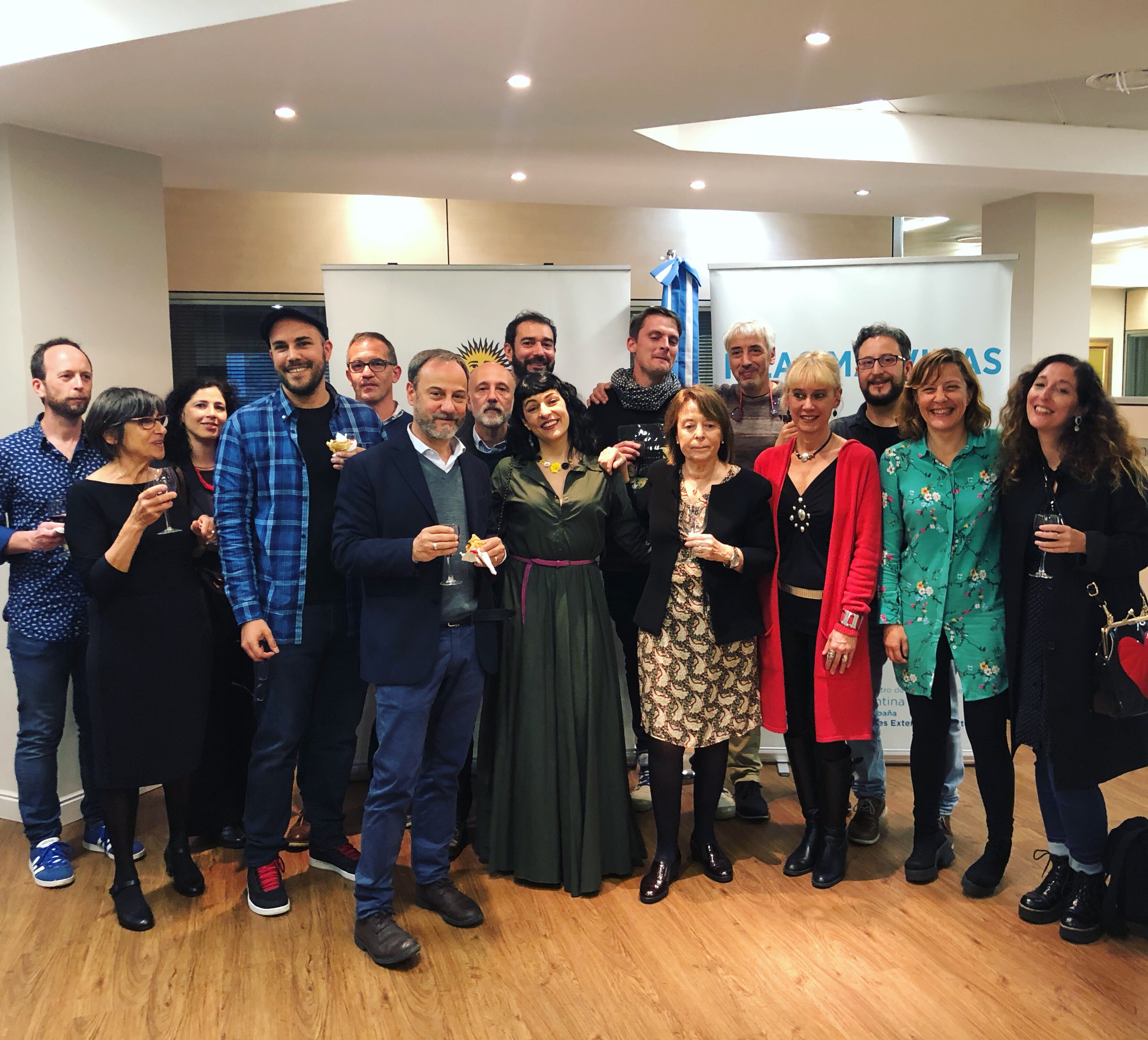 Roser Amills fiesta literaria en el Milano con Pere Estupinyà