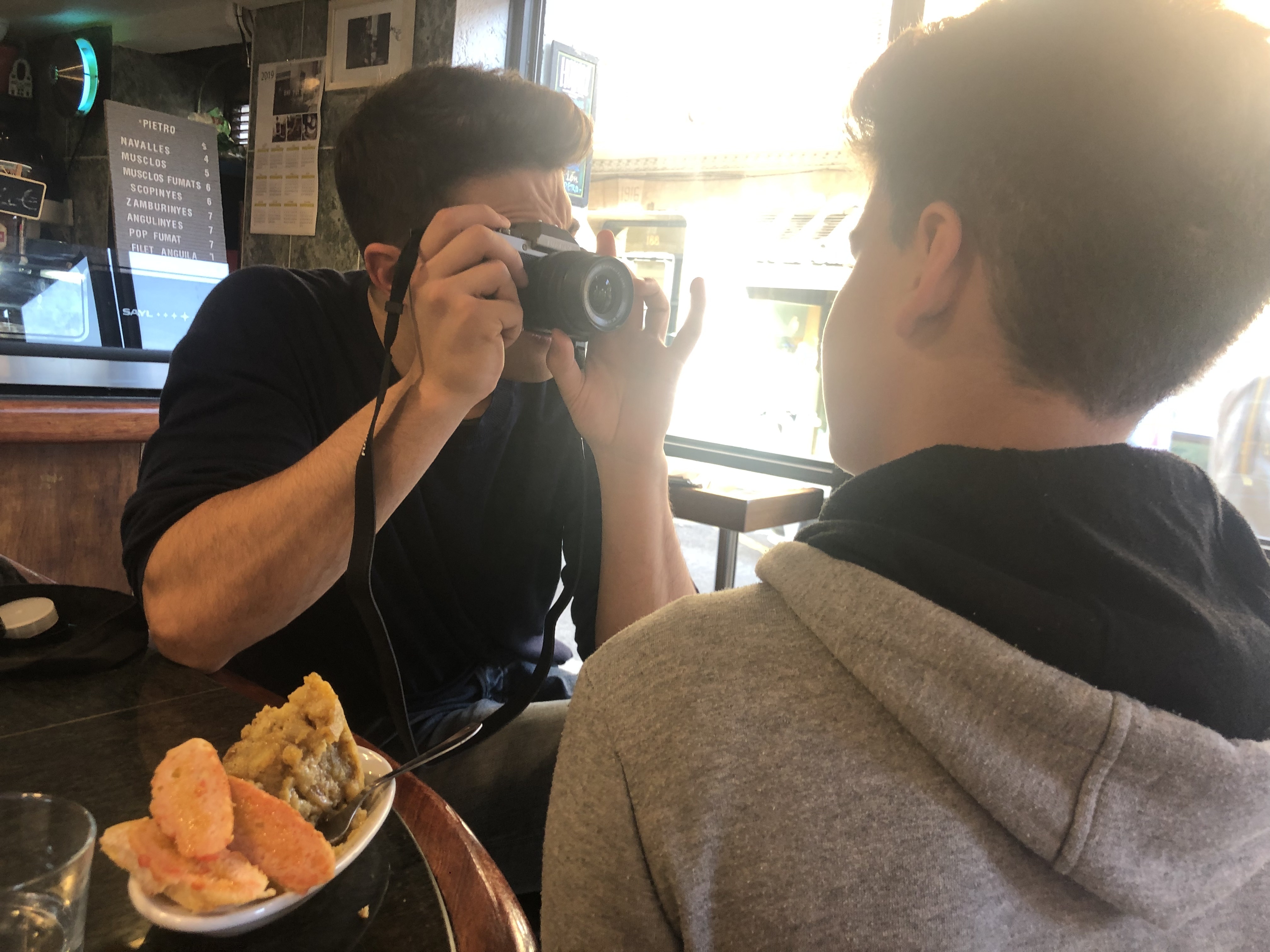 Roser Amills con sus hijos Marcel y Joan