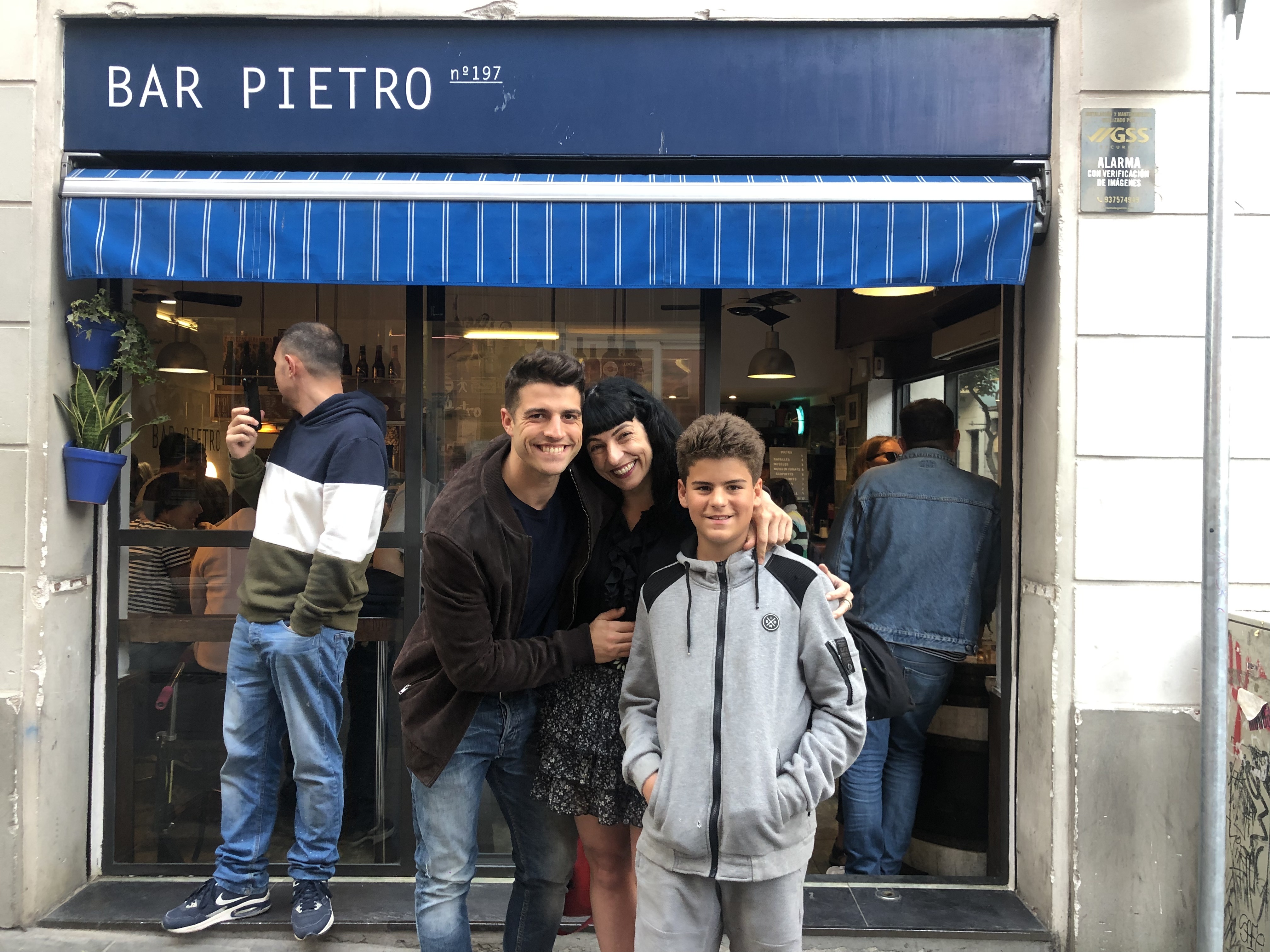 Roser Amills con sus hijos Marcel y Joan