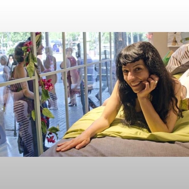 Roser Amills en el escaparate de La Mallorquina, 2013