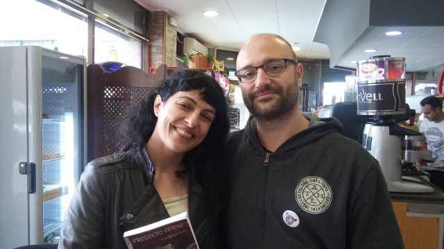 Roser Amills en la I Feria del Libro de La Llagosta, 2019 con José Ramón Vera Torres autor de Resistencia Literaria