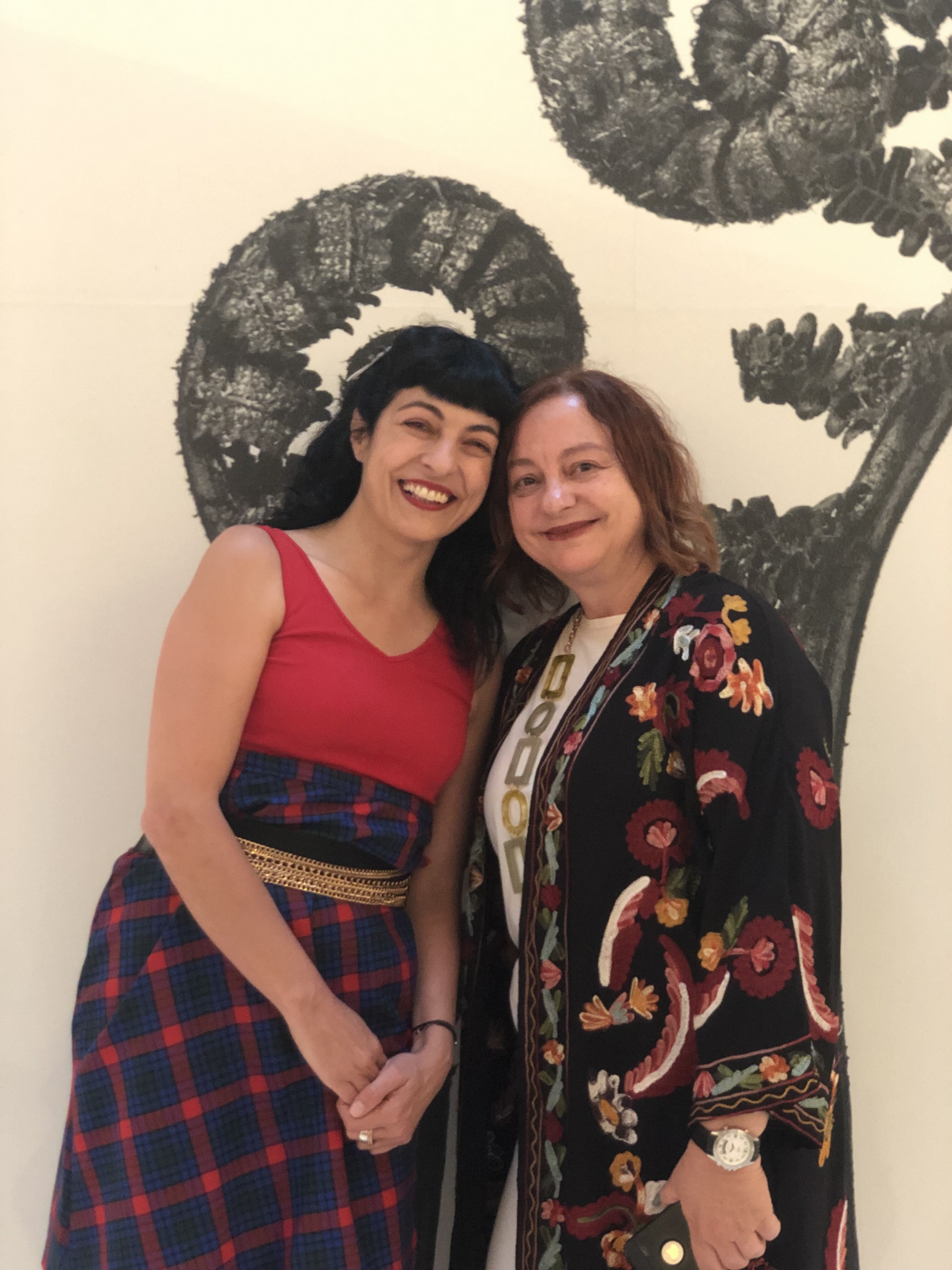 Roser Amills y Silvia Martin exposicion Loewe Perfumes